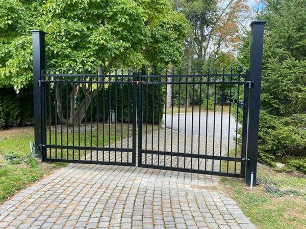 Aluminum Picket Fence Installed in Oakville