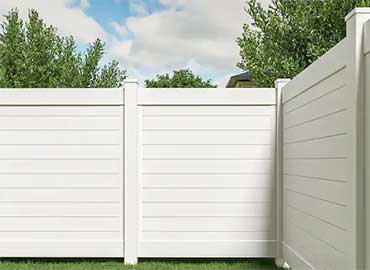 Horizontal-White-Vinyl-Fence Canada