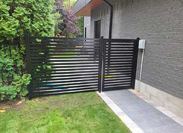 Semi-Privacy-Horizontal-Aluminum-Fence-Gate-Installed-in-Etobicoke